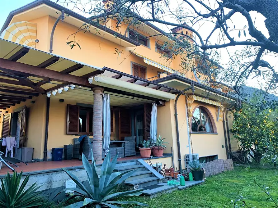 Immagine 6 di Casa bifamiliare in vendita  a Montignoso