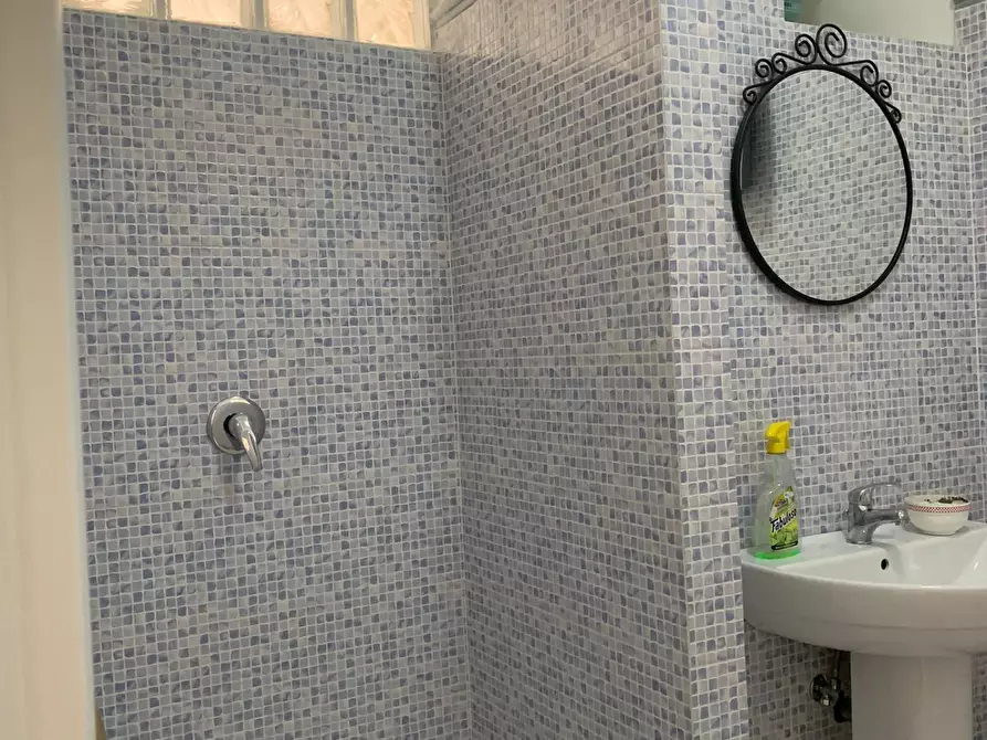 Immagine 9 di Appartamento in vendita  a Carrara