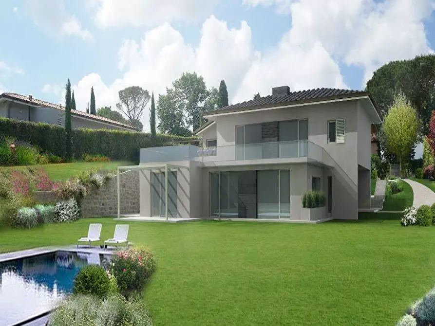 Immagine 1 di Villa in vendita  a Lucca