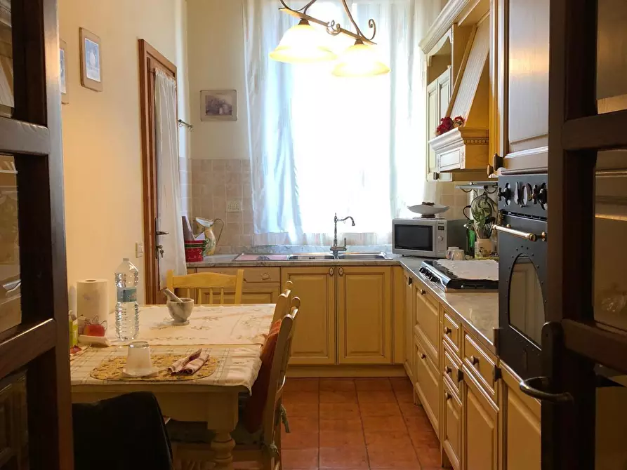 Immagine 4 di Villa in vendita  a Cascina