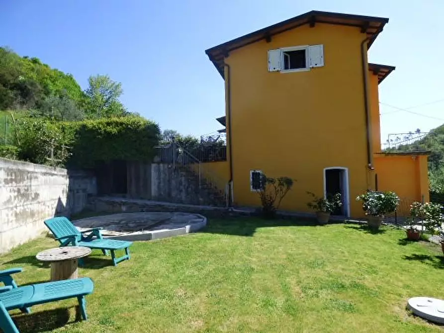 Immagine 1 di Rustico / casale in vendita  a Lucca