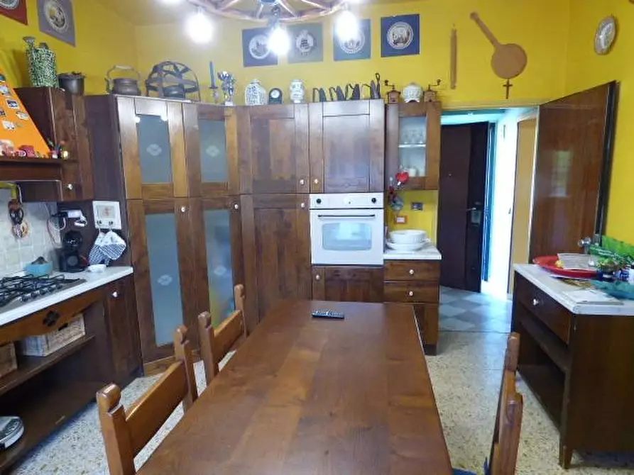 Immagine 21 di Rustico / casale in vendita  a Lucca