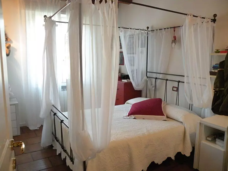 Immagine 25 di Casa bifamiliare in vendita  a Massa