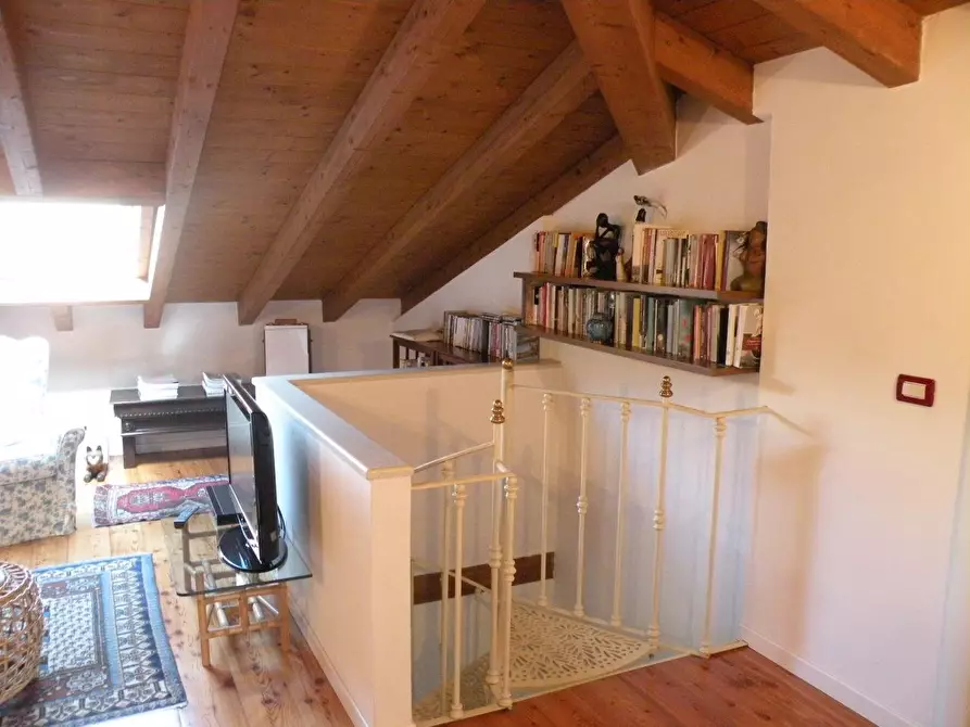 Immagine 11 di Casa bifamiliare in vendita  a Massa