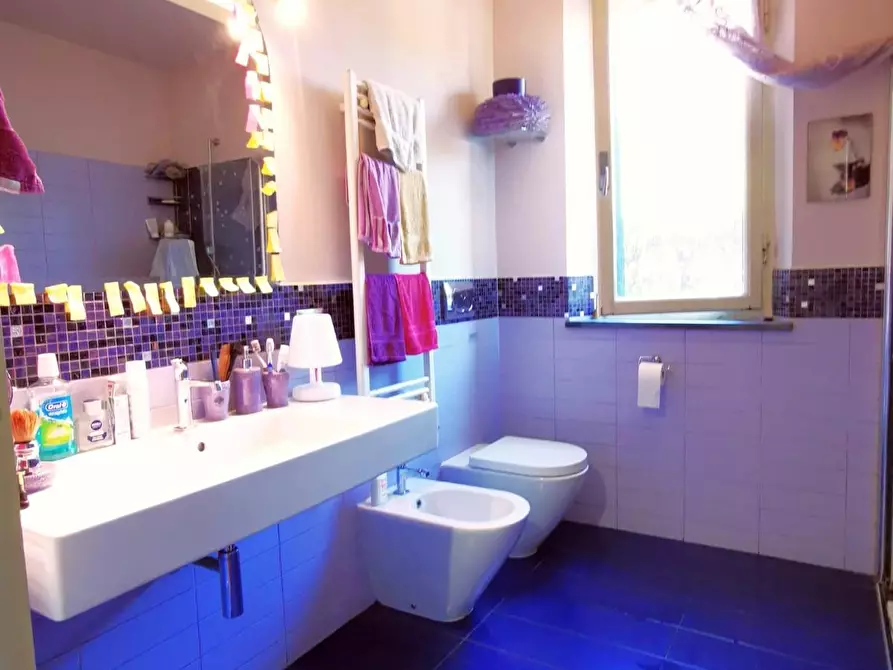 Immagine 17 di Villa in vendita  a Cascina