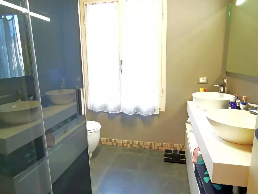 Immagine 18 di Villa in vendita  a Cascina