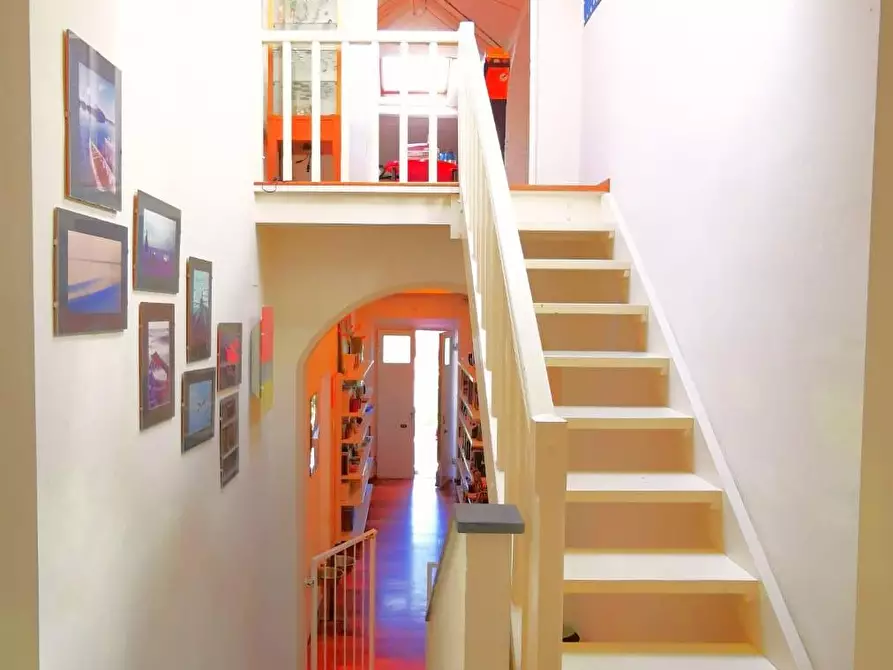 Immagine 5 di Villa in vendita  a Cascina