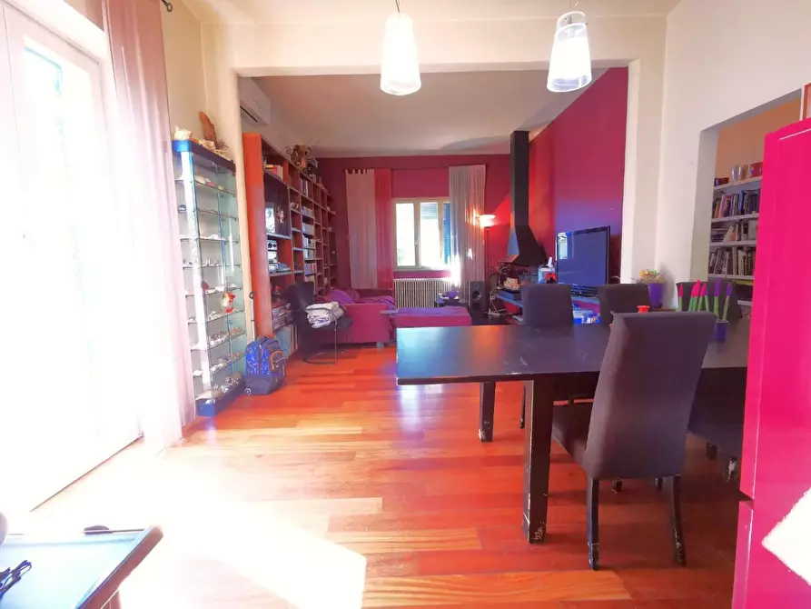 Immagine 8 di Villa in vendita  a Cascina