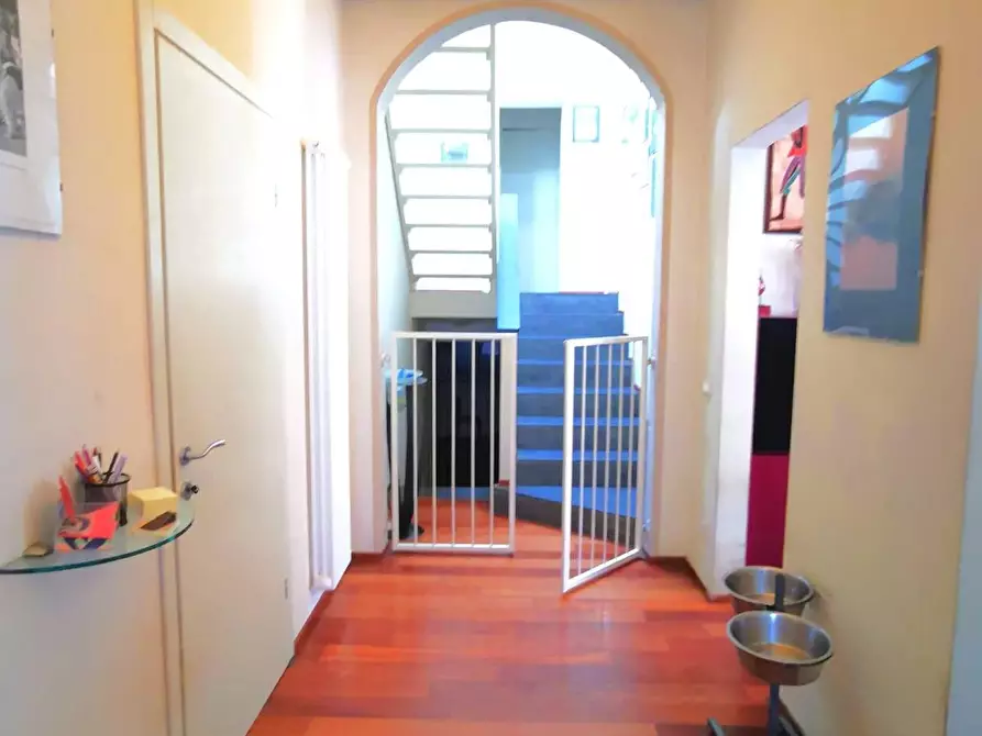 Immagine 3 di Villa in vendita  a Cascina