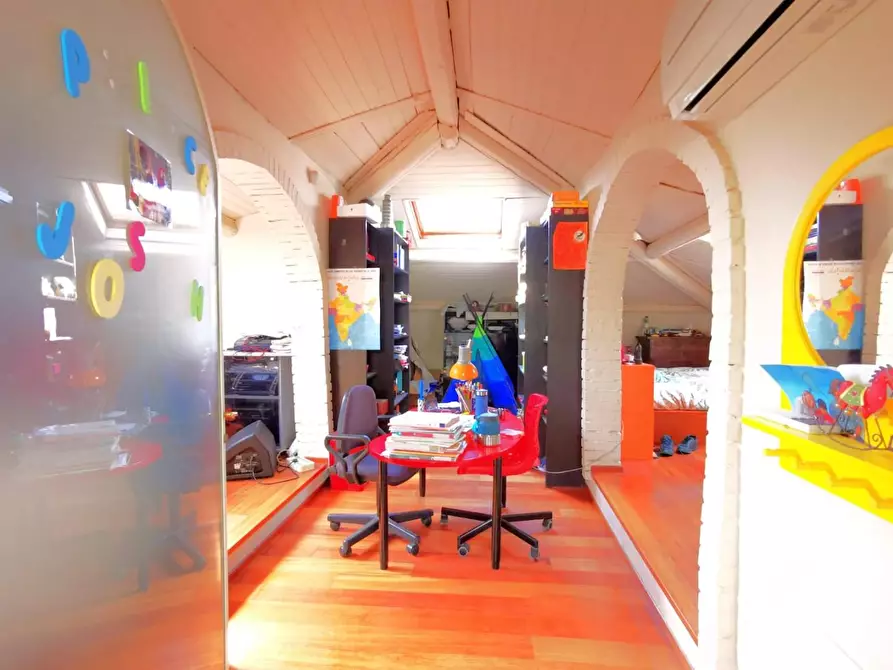 Immagine 28 di Villa in vendita  a Cascina