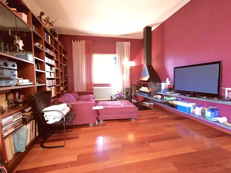 Immagine 9 di Villa in vendita  a Cascina