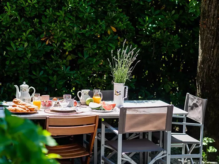 Immagine 3 di Palazzo in affitto  a Forte Dei Marmi