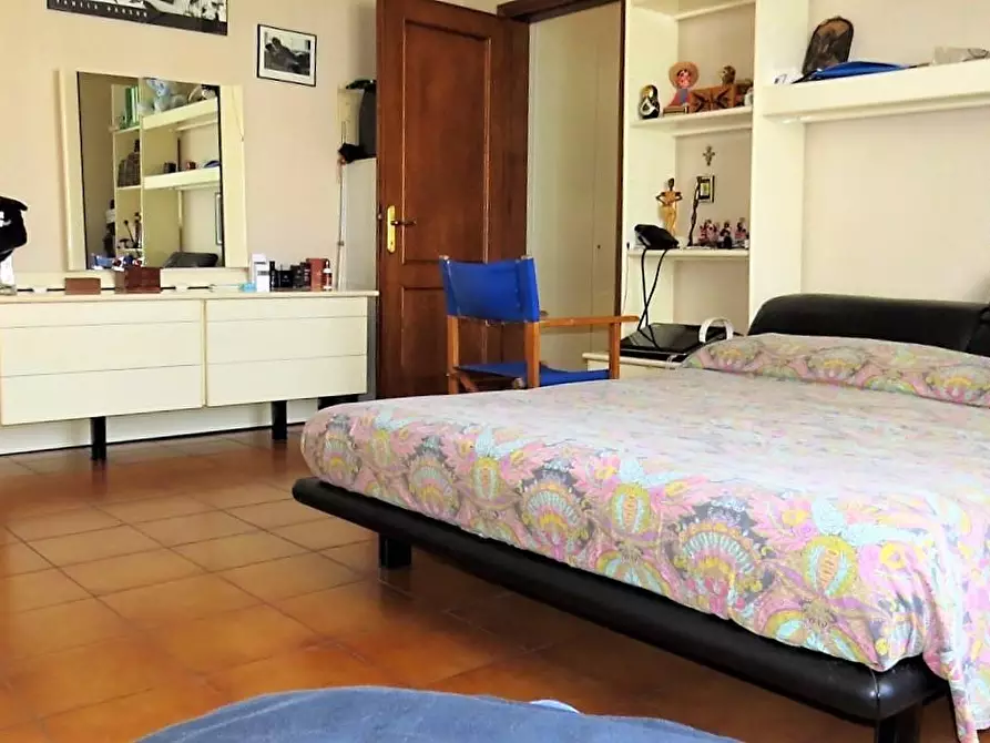 Immagine 10 di Appartamento in vendita  a Massa