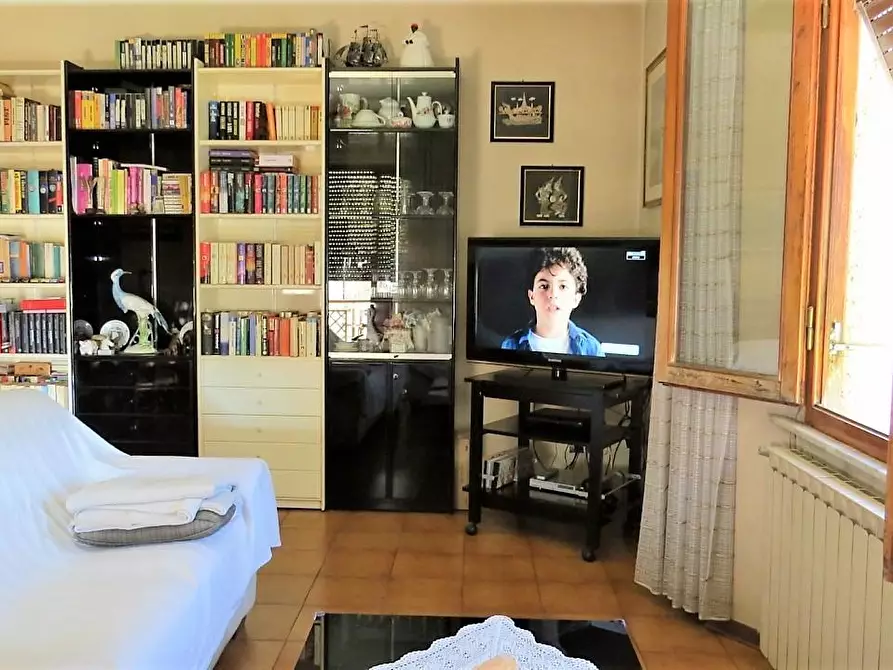 Immagine 2 di Appartamento in vendita  a Massa