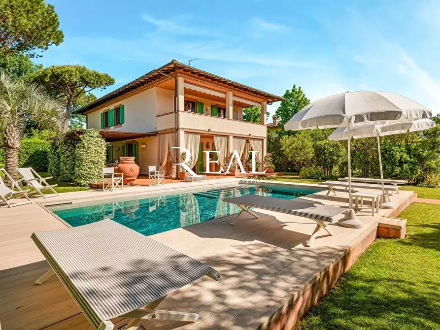 Immagine 1 di Villa in affitto  a Forte Dei Marmi