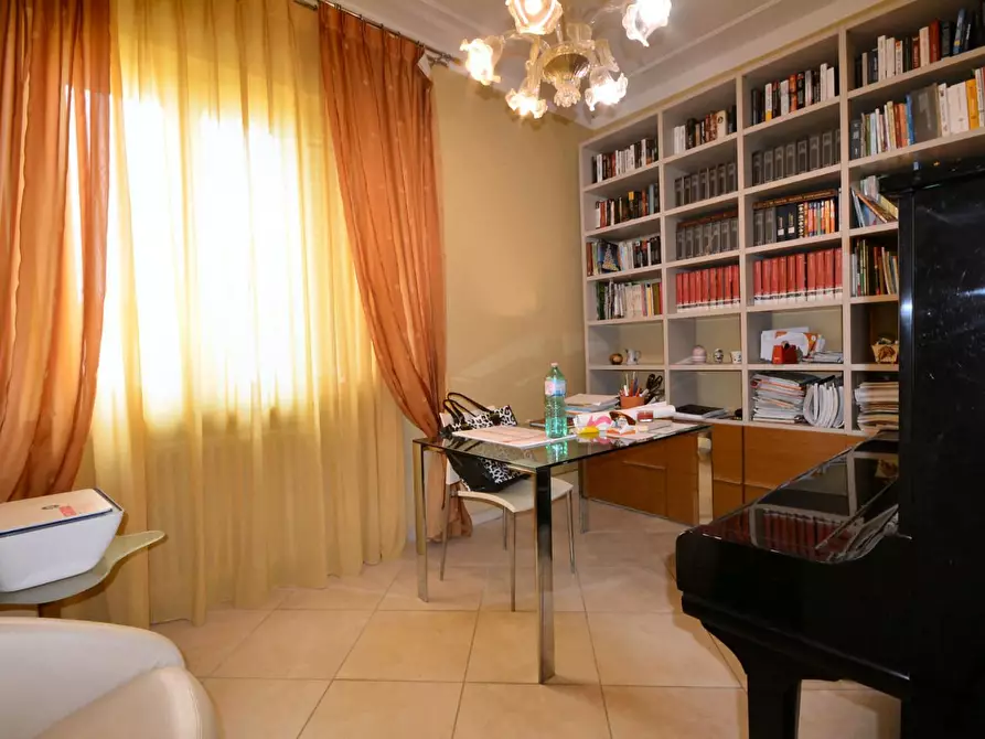 Immagine 19 di Villa in vendita  a Lucca