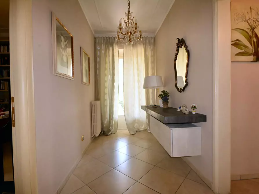 Immagine 4 di Villa in vendita  a Lucca