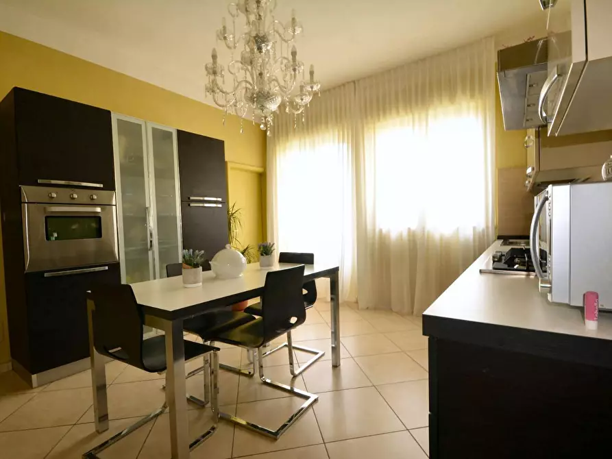 Immagine 8 di Villa in vendita  a Lucca