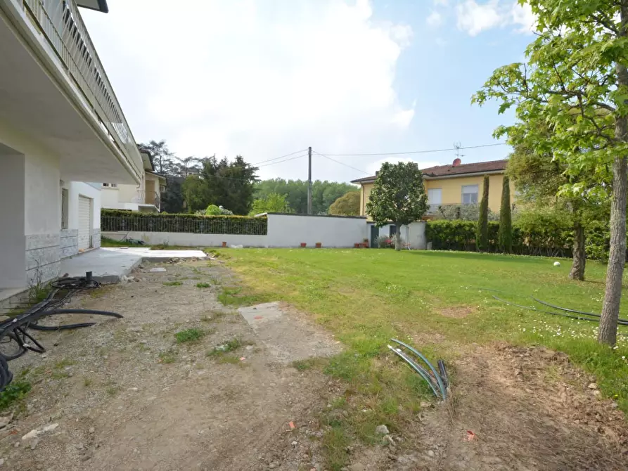 Immagine 21 di Villa in vendita  a Lucca