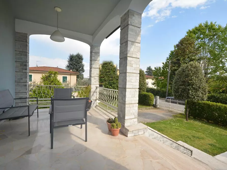 Immagine 20 di Villa in vendita  a Lucca