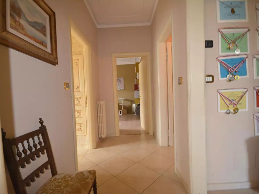 Immagine 18 di Villa in vendita  a Lucca