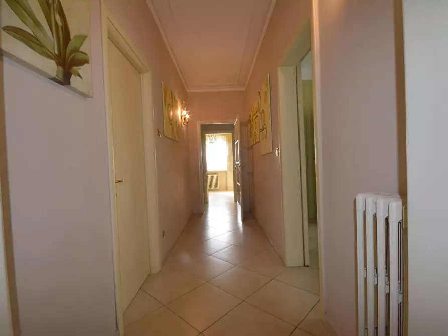 Immagine 12 di Villa in vendita  a Lucca