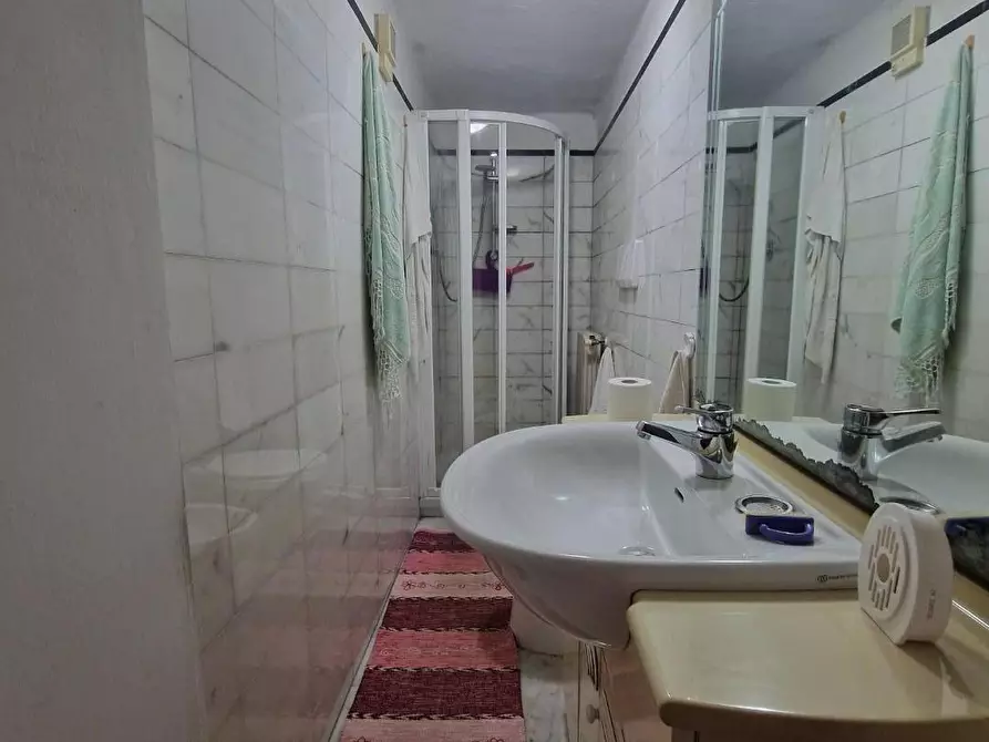 Immagine 16 di Appartamento in vendita  a Carrara