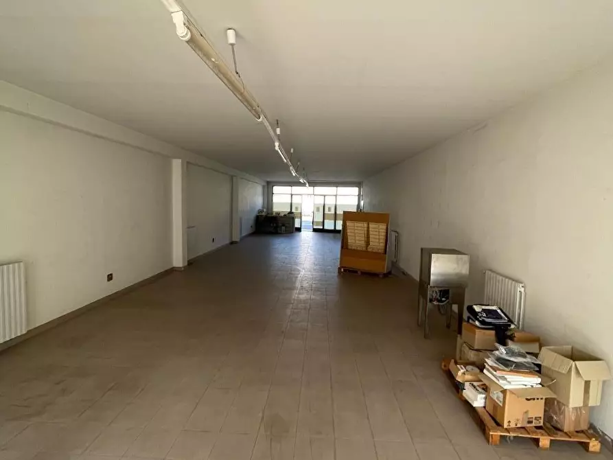 Immagine 2 di Attività artigianale in vendita  a Pontedera