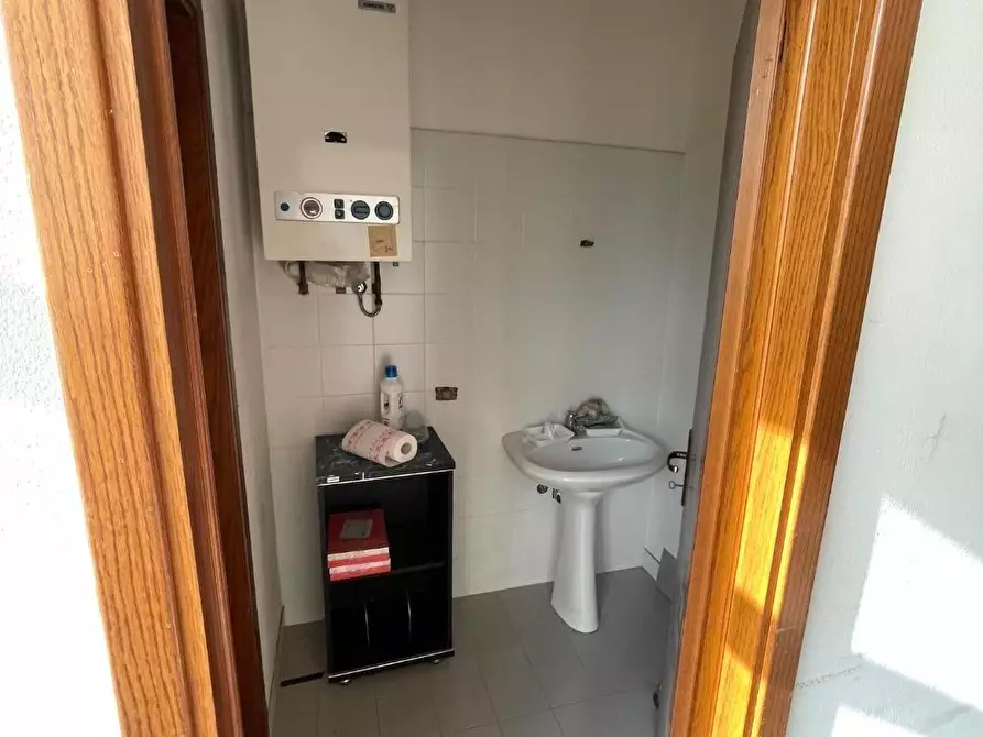 Immagine 3 di Attività artigianale in vendita  a Pontedera