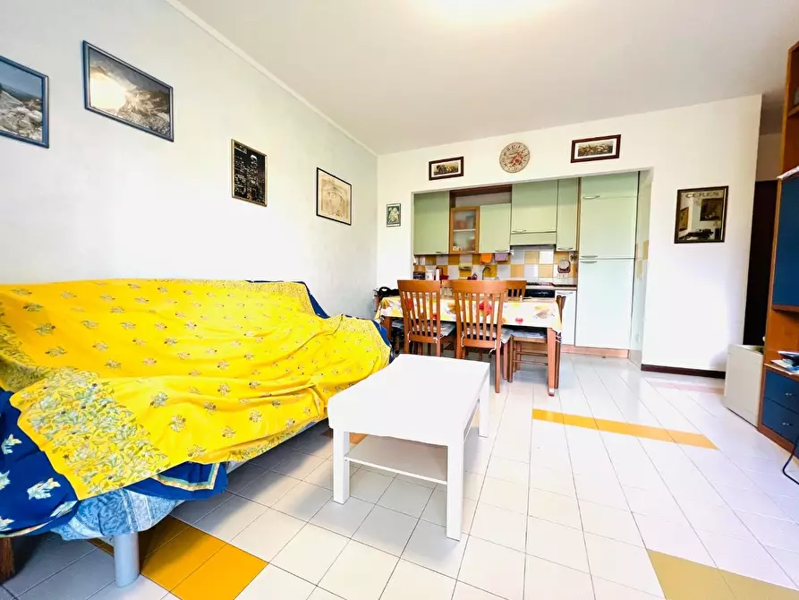 Immagine 2 di Appartamento in vendita  a Massa