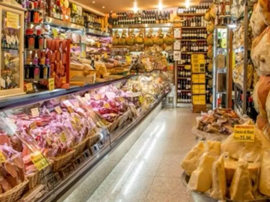 Immagine 4 di Alimentari in vendita  a Fosdinovo