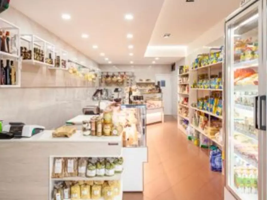 Immagine 2 di Alimentari in vendita  a Fosdinovo