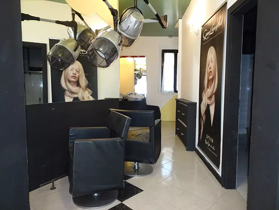 Immagine 17 di Locale commerciale in vendita  a Montopoli In Val D'arno