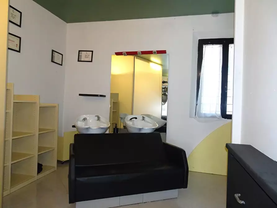 Immagine 6 di Locale commerciale in vendita  a Montopoli In Val D'arno