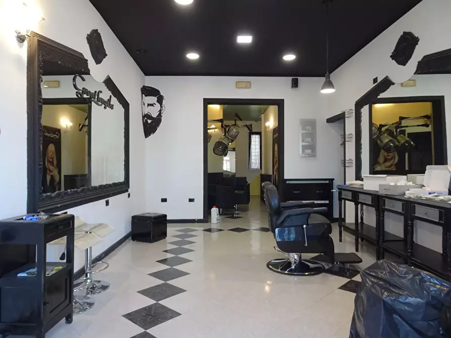 Immagine 2 di Locale commerciale in vendita  a Montopoli In Val D'arno