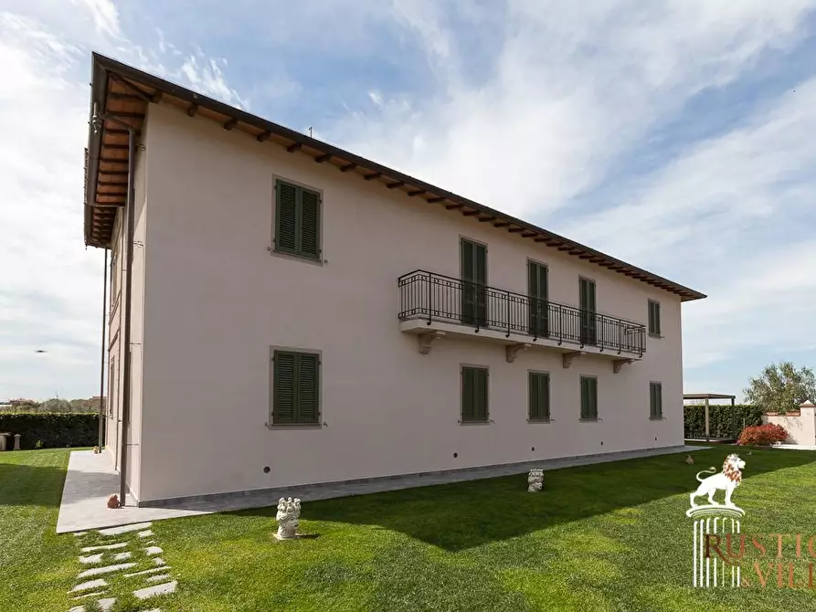 Immagine 3 di Villa in vendita  a Pisa