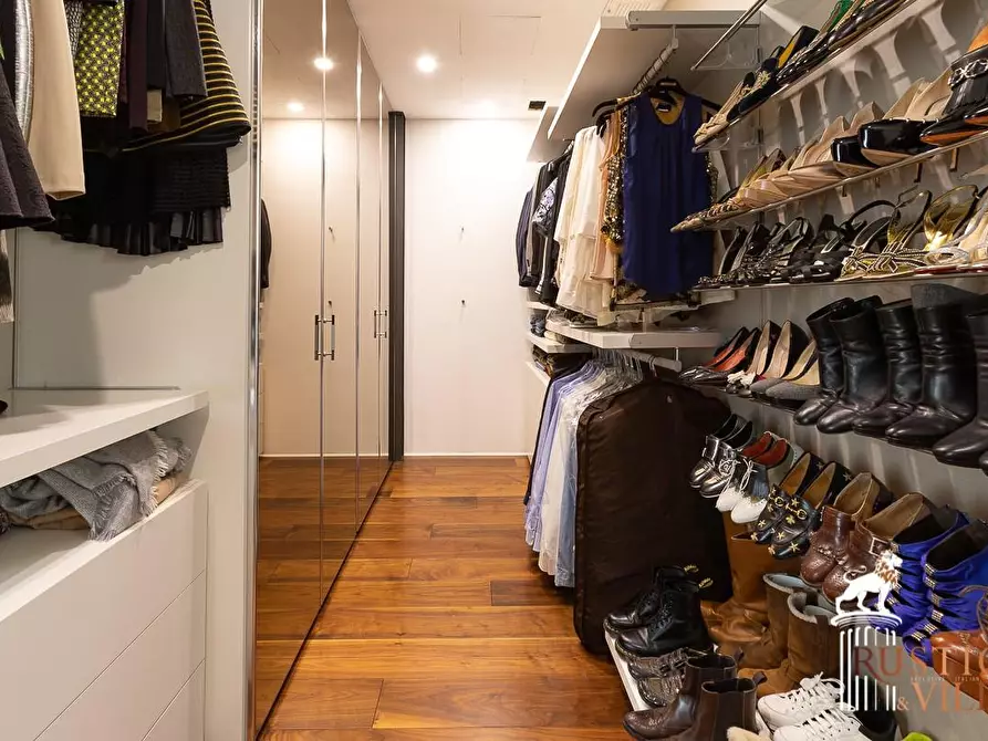 Immagine 22 di Villa in vendita  a Pisa