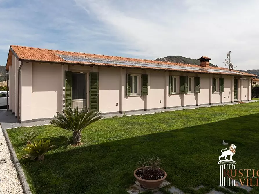 Immagine 10 di Villa in vendita  a Pisa