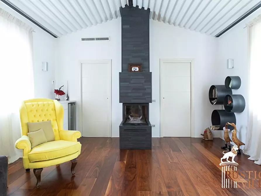 Immagine 19 di Villa in vendita  a Pisa