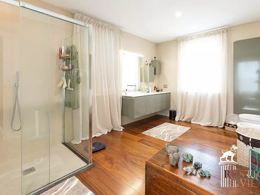 Immagine 23 di Villa in vendita  a Pisa