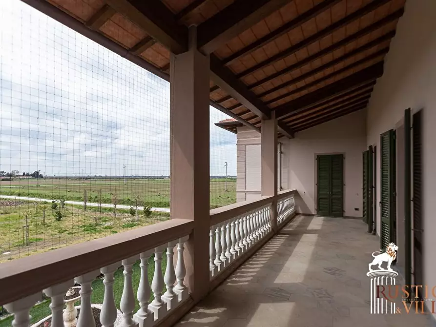 Immagine 8 di Villa in vendita  a Pisa