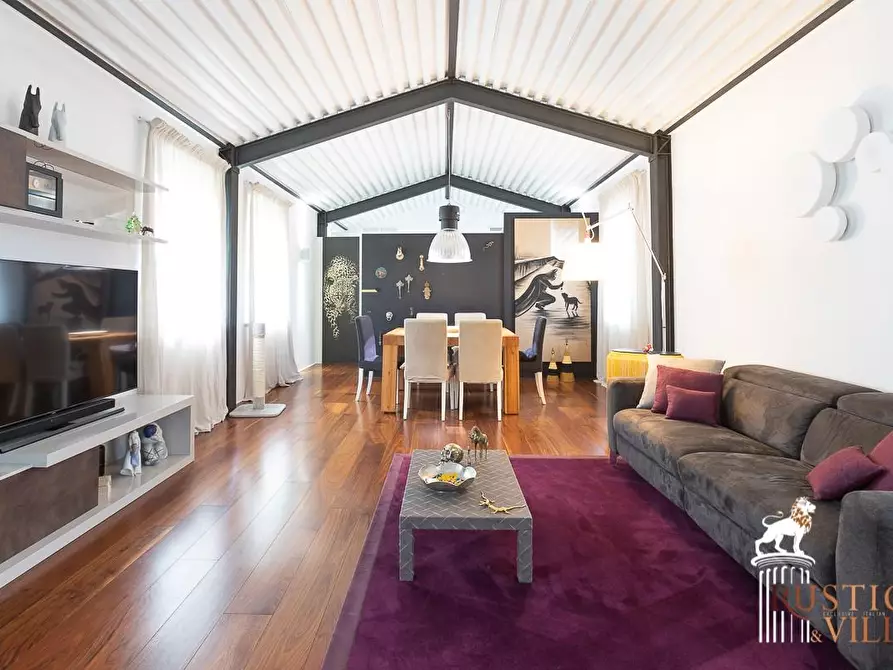 Immagine 18 di Villa in vendita  a Pisa