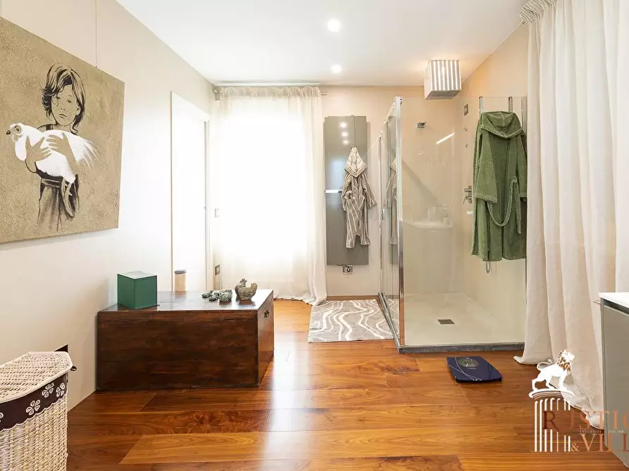 Immagine 24 di Villa in vendita  a Pisa