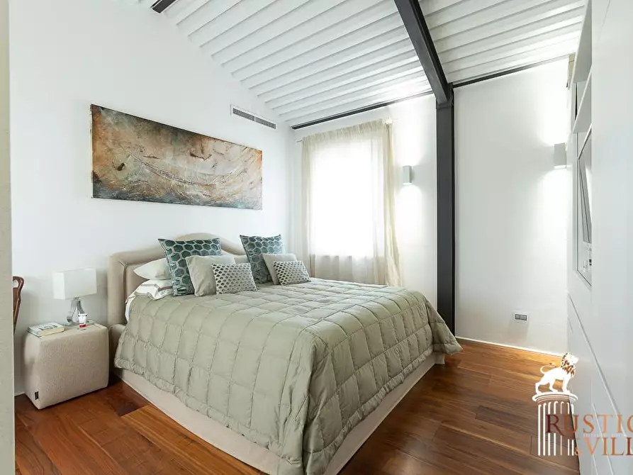 Immagine 20 di Villa in vendita  a Pisa