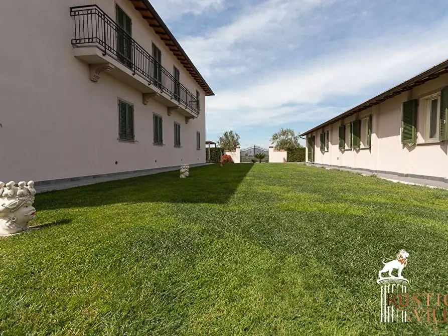 Immagine 4 di Villa in vendita  a Pisa
