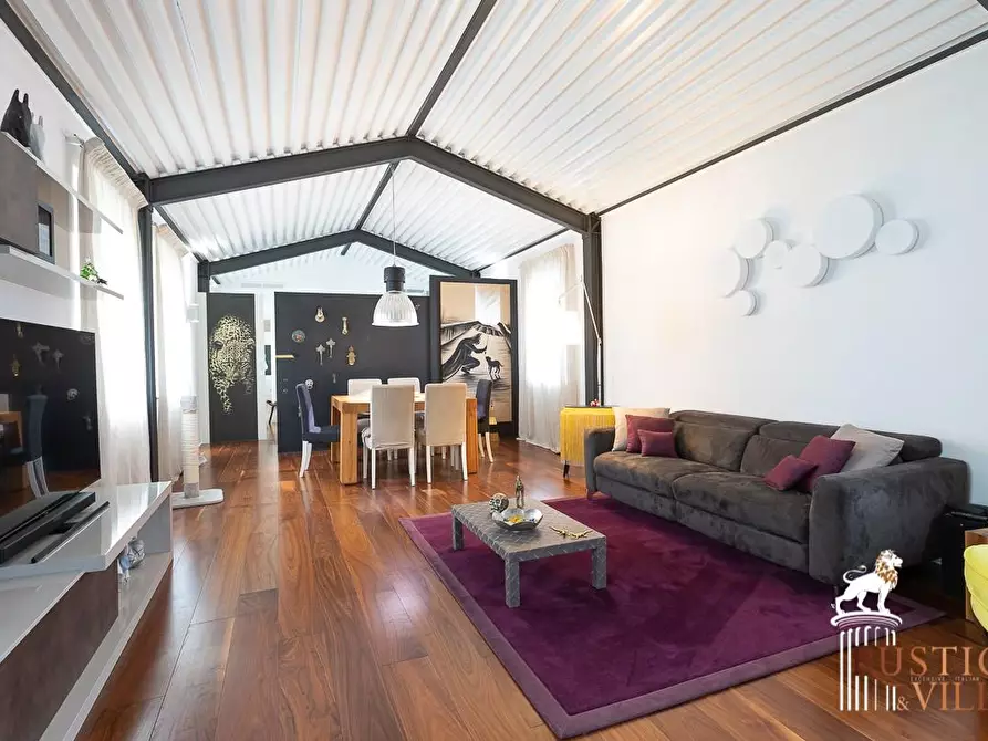 Immagine 17 di Villa in vendita  a Pisa