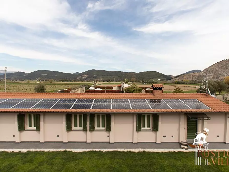 Immagine 9 di Villa in vendita  a Pisa
