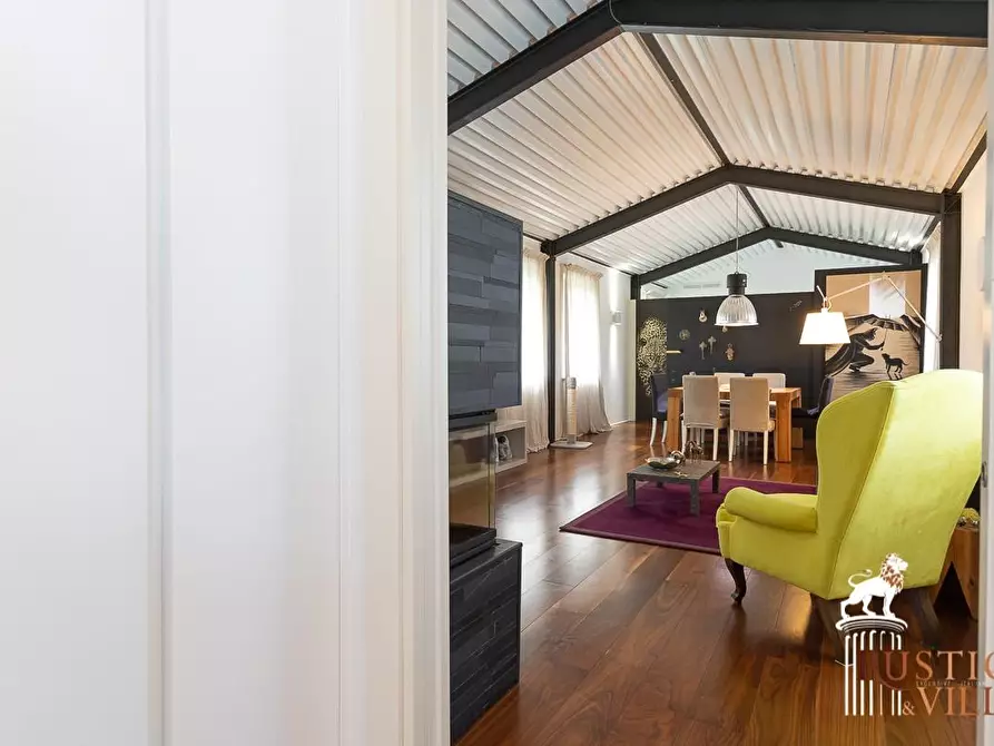 Immagine 28 di Villa in vendita  a Pisa