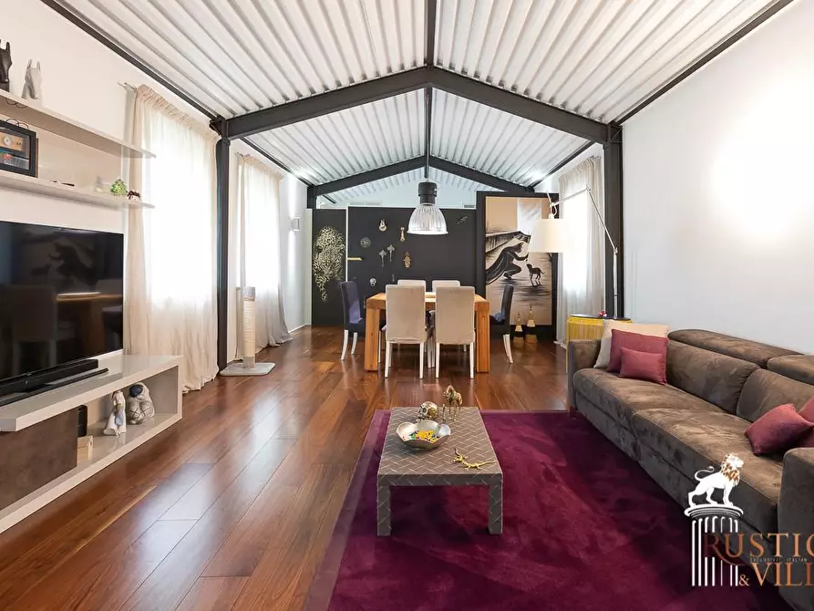 Immagine 14 di Villa in vendita  a Pisa