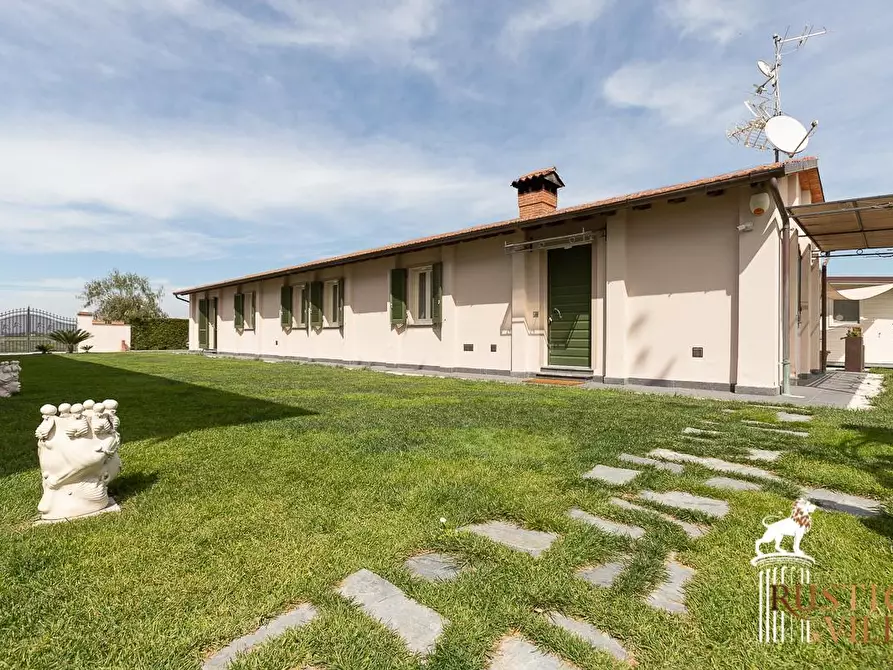 Immagine 5 di Villa in vendita  a Pisa